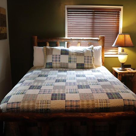 Lone Fir Resort Cougar Luaran gambar