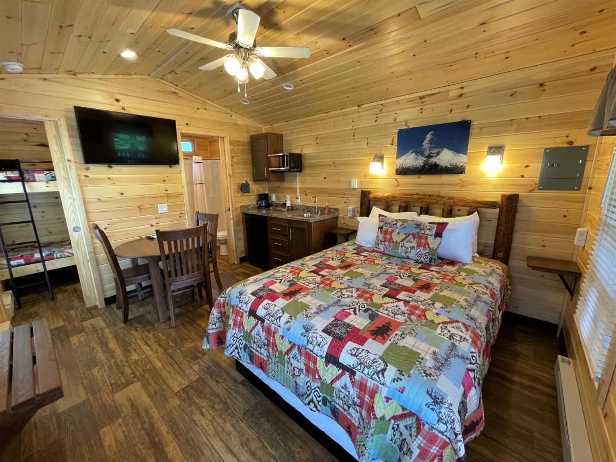 Lone Fir Resort Cougar Luaran gambar
