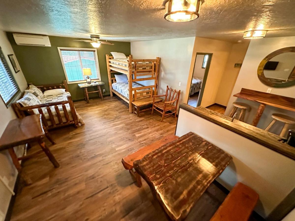 Lone Fir Resort Cougar Luaran gambar