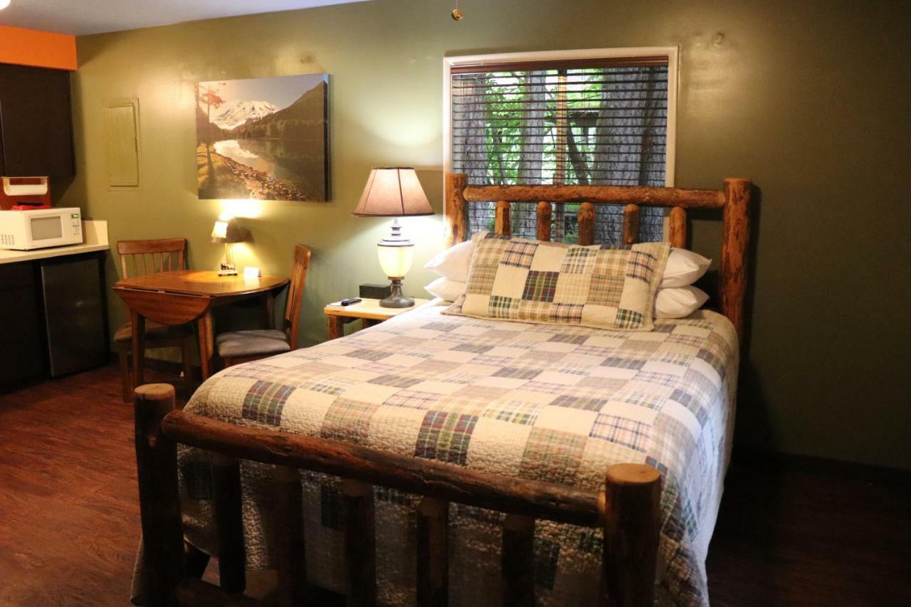 Lone Fir Resort Cougar Luaran gambar