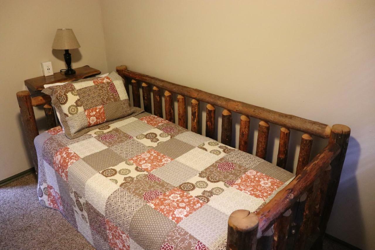 Lone Fir Resort Cougar Luaran gambar