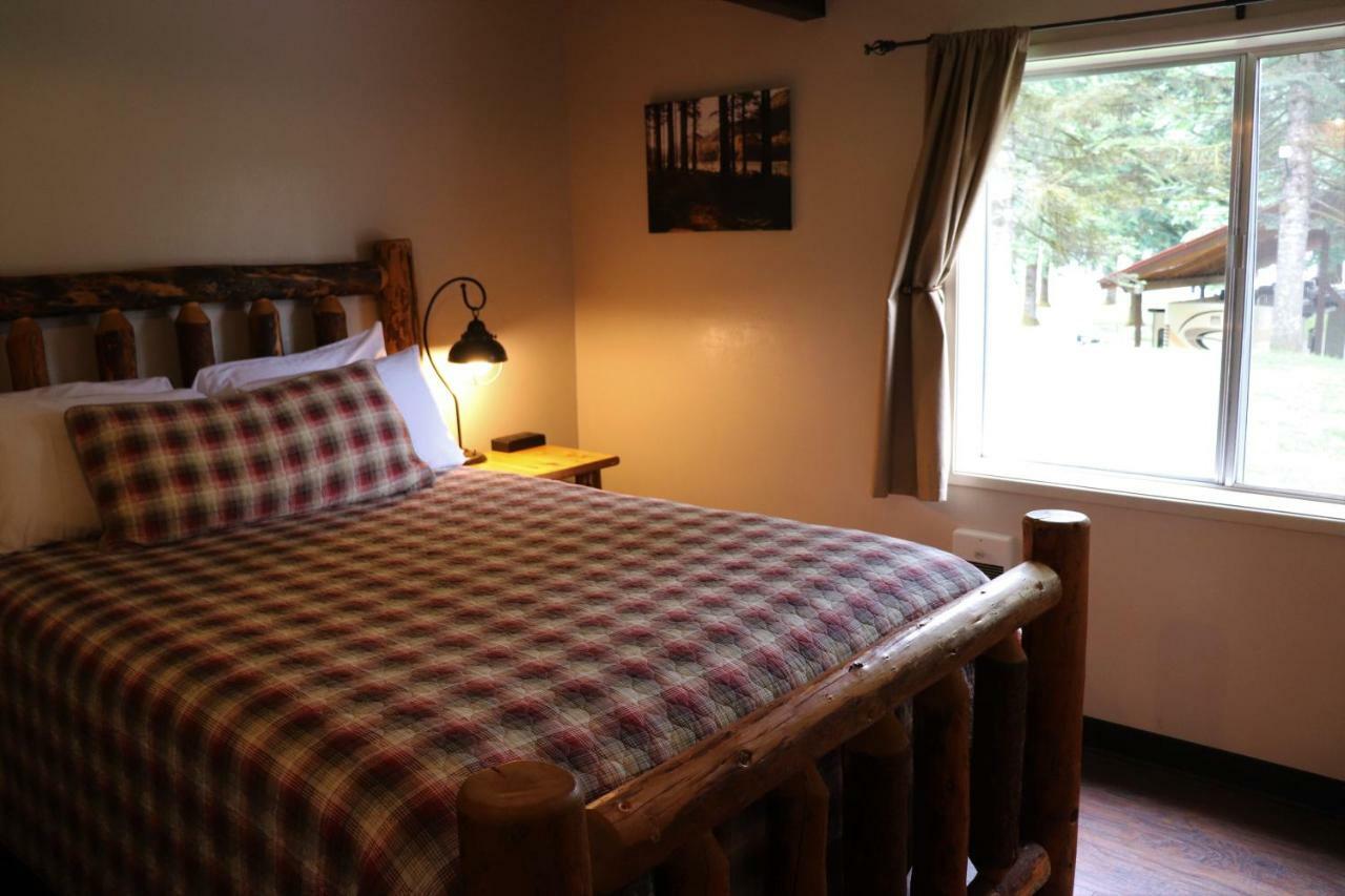 Lone Fir Resort Cougar Luaran gambar