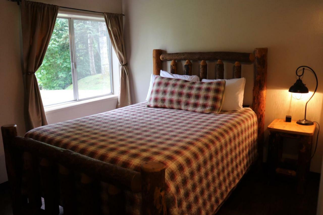 Lone Fir Resort Cougar Luaran gambar