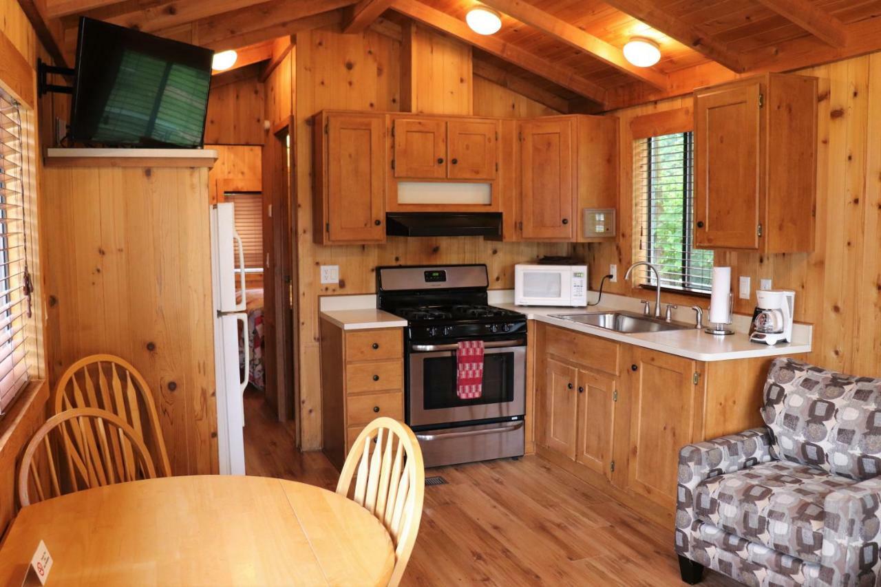 Lone Fir Resort Cougar Luaran gambar