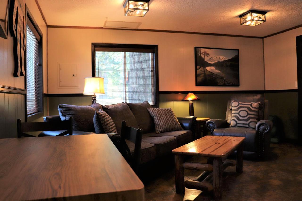Lone Fir Resort Cougar Luaran gambar